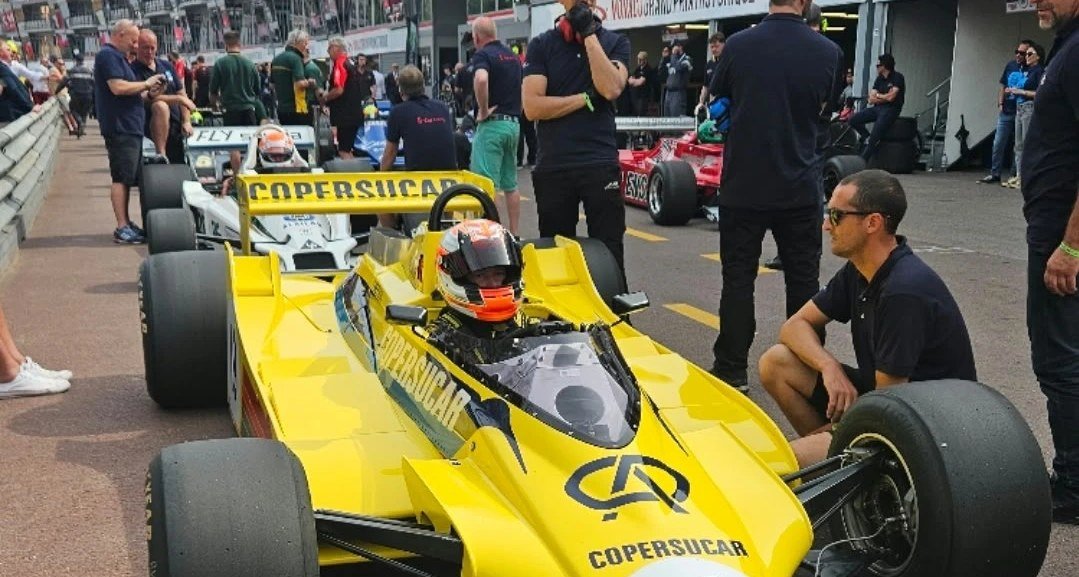 Mechanics beside a Fittipaldi single-seater at the Monaco Historic Grand Prix